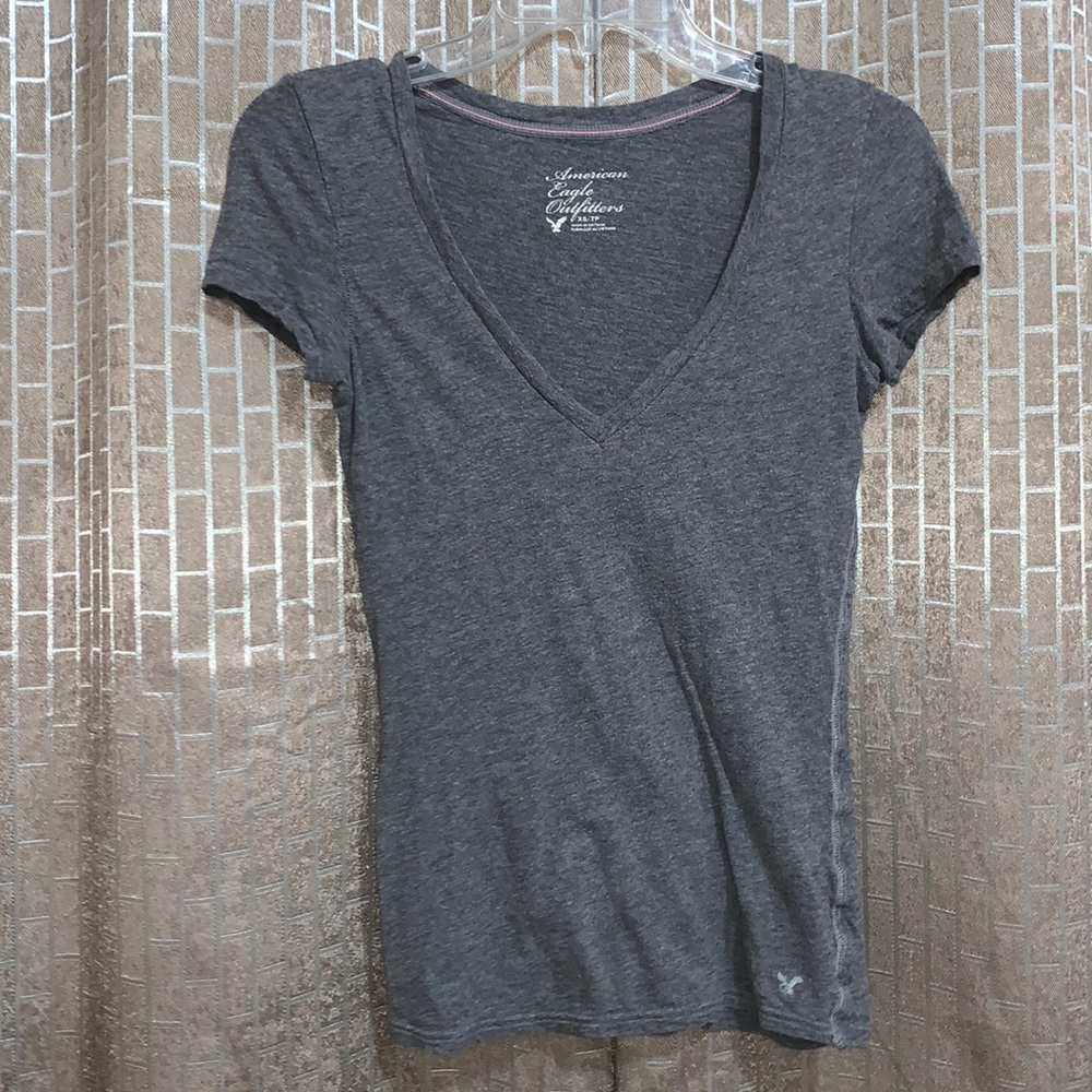 AEO V neck T